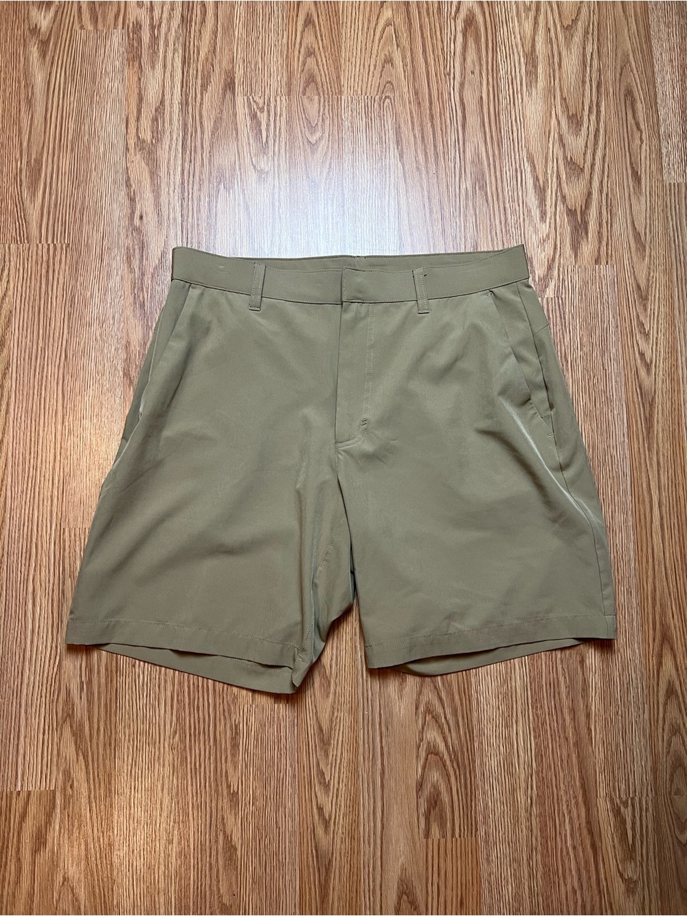 Fabletics Mens 7 Inch Golf Shorts Khaki Tan Size 33